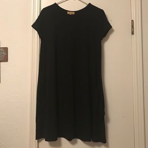 Short sleeve black piko dress
