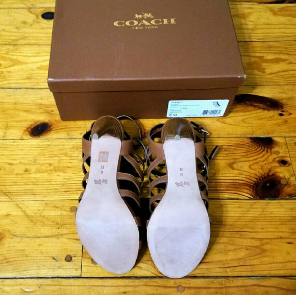 *SOLD* NWB Coach leather heels - Picture 4 of 5