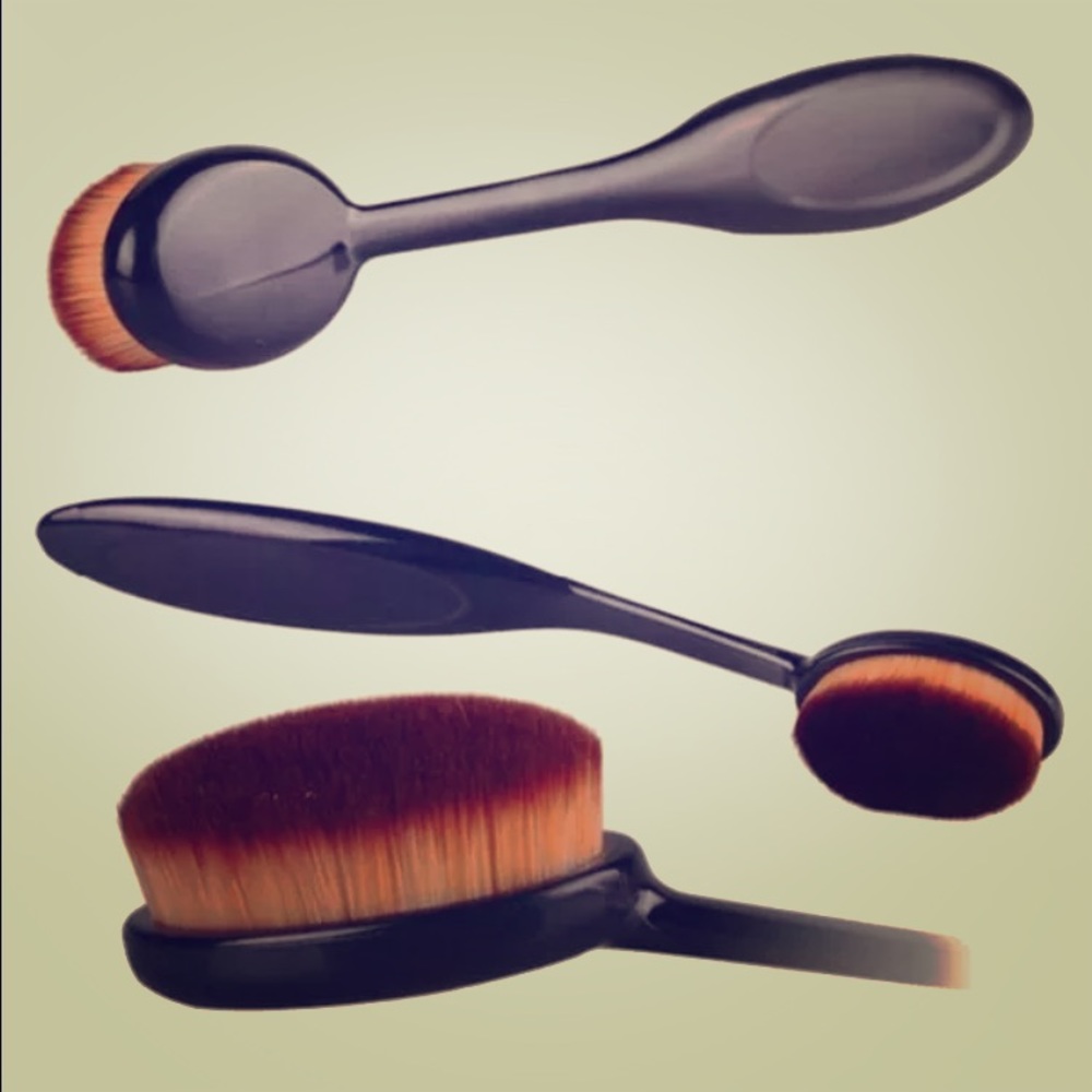 💕Oval Foundation Brush💕