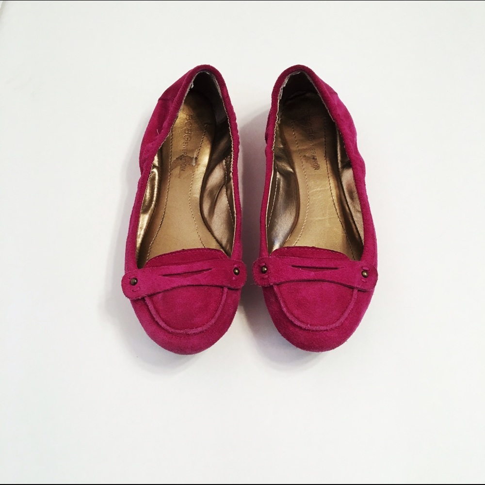 🔥2 for $15🔥BCBGeneration Magenta Suede Flat