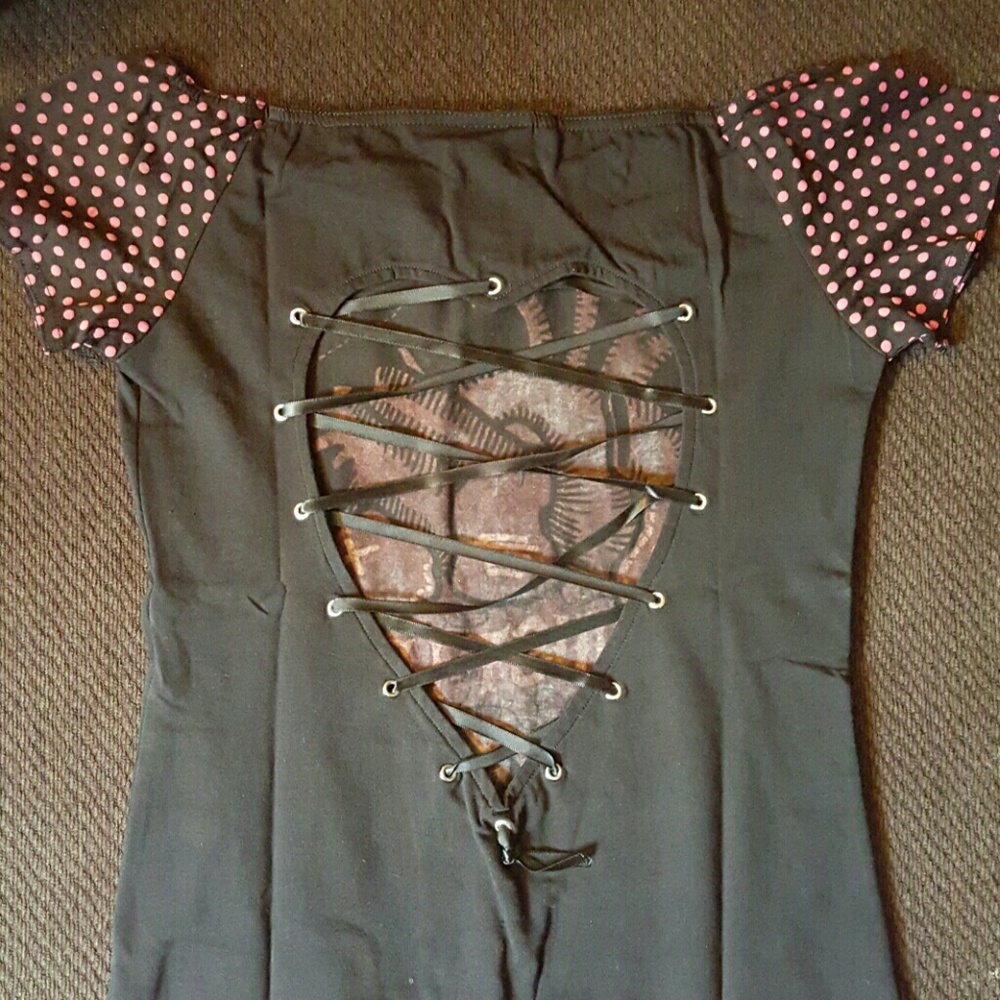 Corset Back Raglan Heart Tee - Picture 4 of 4