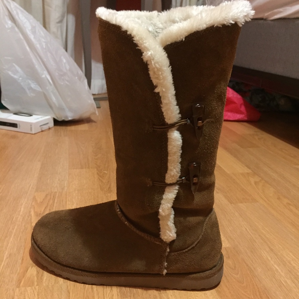 Ugg-like boots