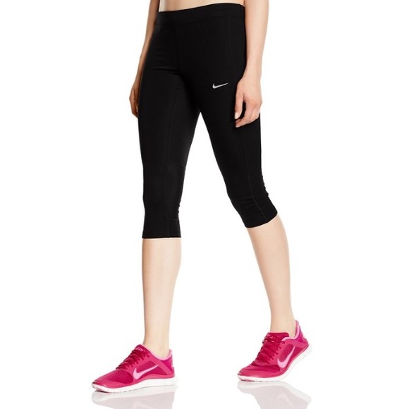 Nike Pants - 🆕Nike Essential running CAPRIS, size M