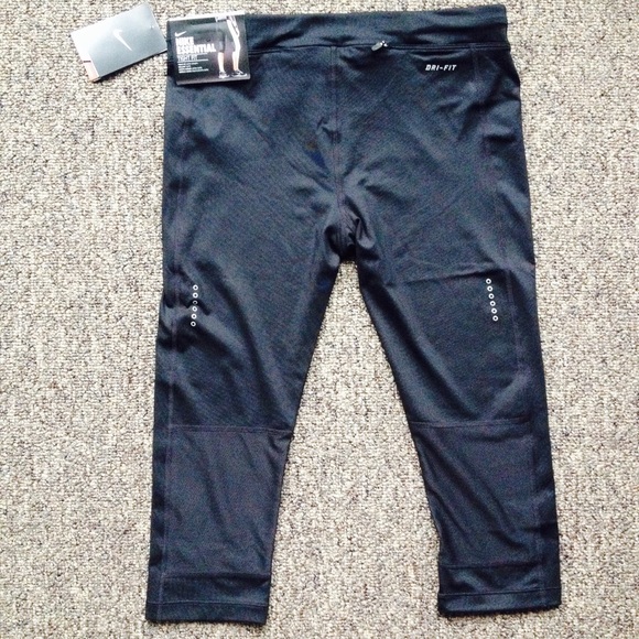 🆕Nike Essential running CAPRIS, size M - Picture 2 of 4