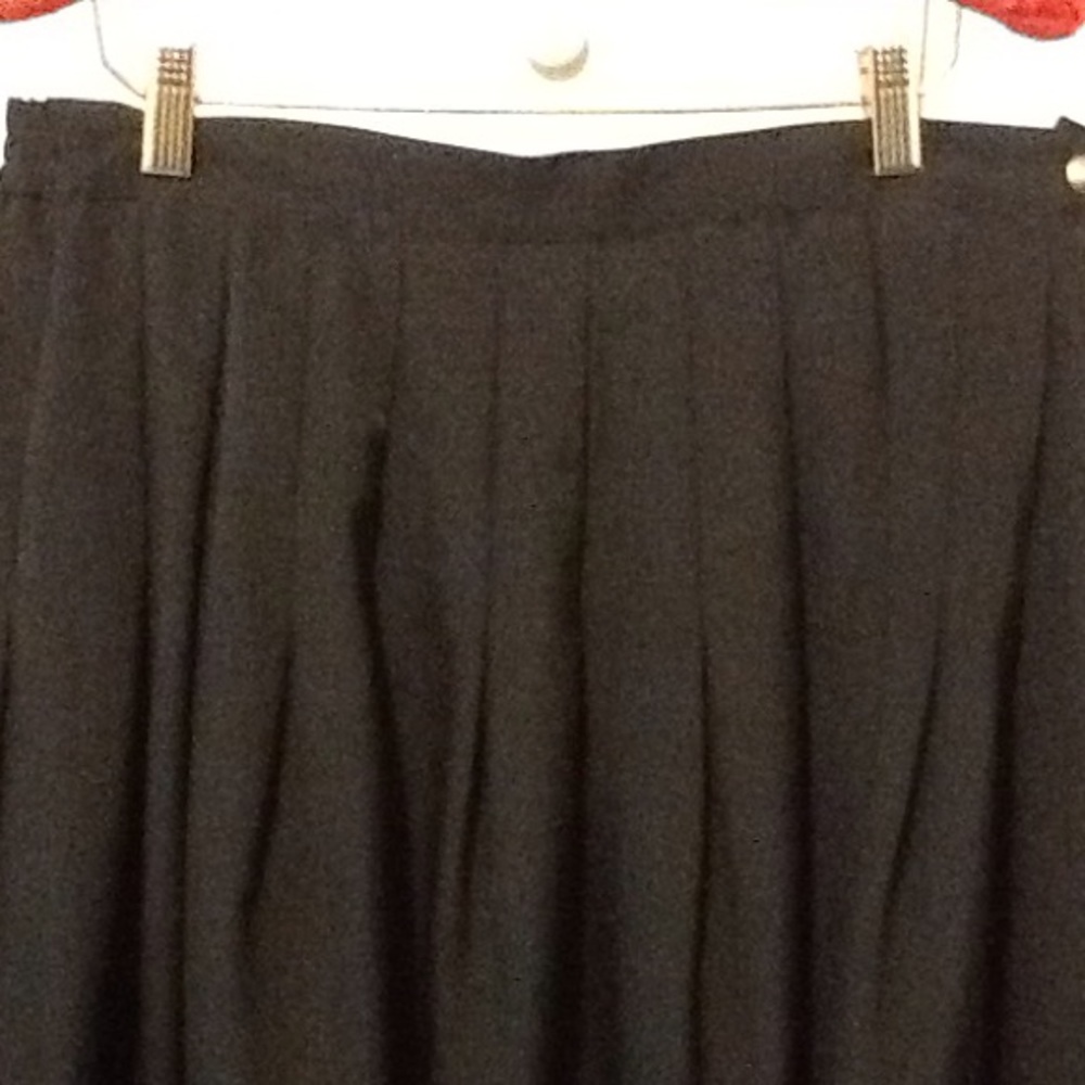 Women's Size 1X Pleated Long Skirt