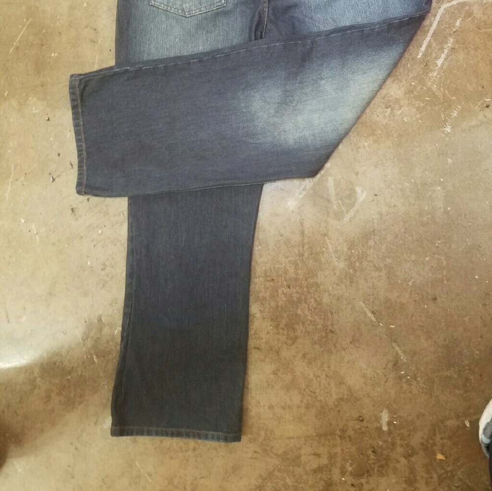 Guess - Picture 3 of 4