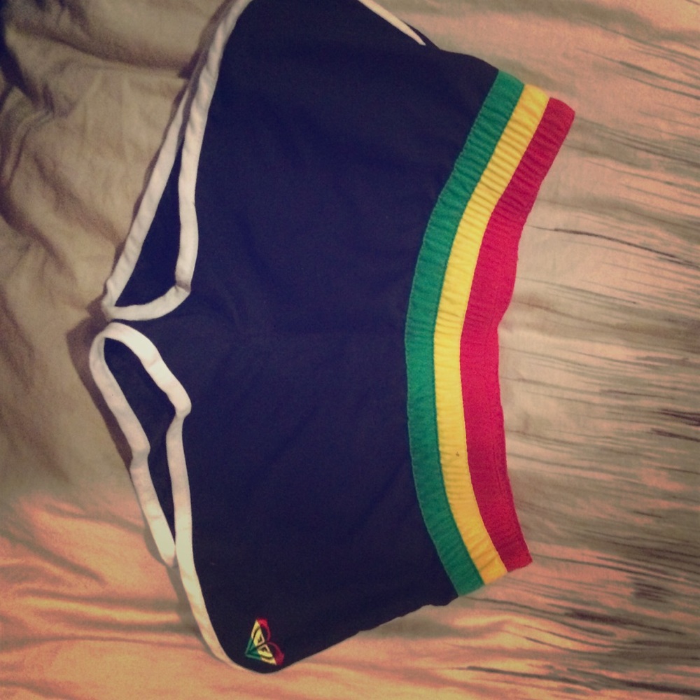 Roxy Rasta color shorts