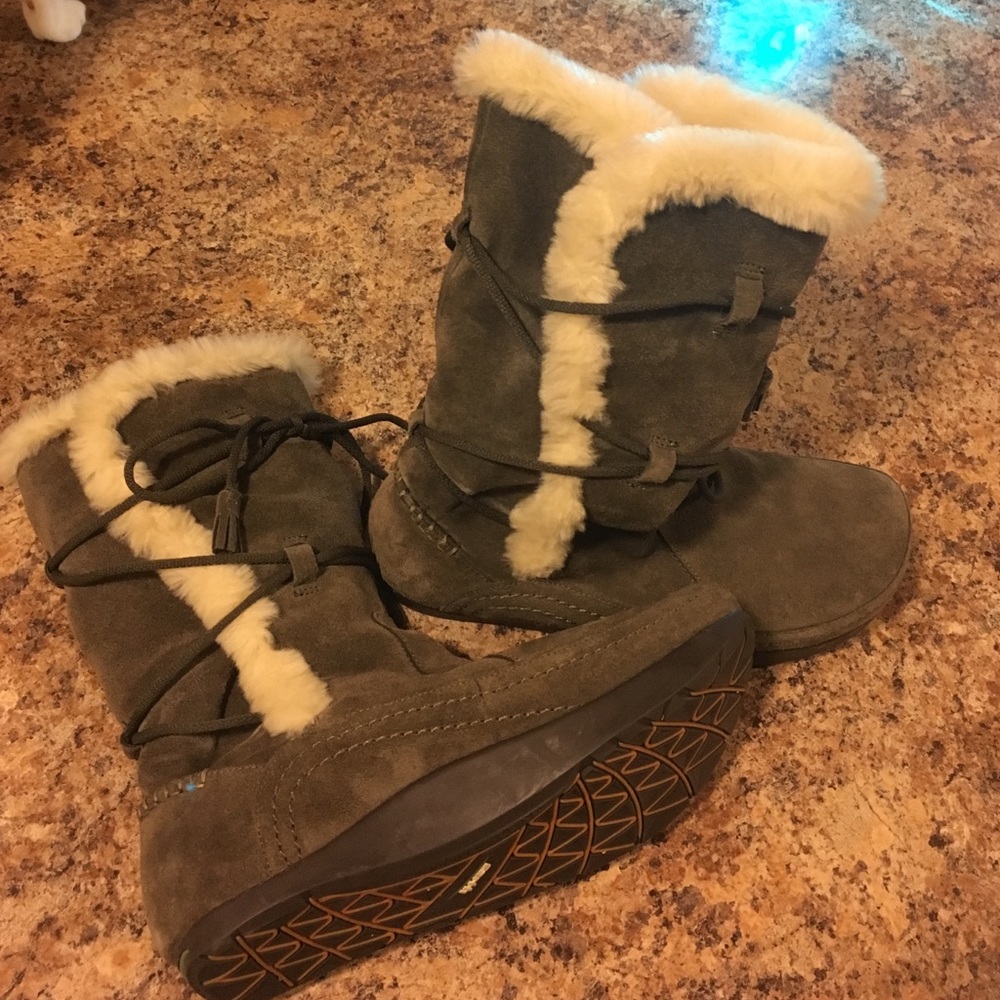 Earth Fur-Lined Mid-Calf Boots