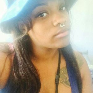 Meet your Posher, Denaya