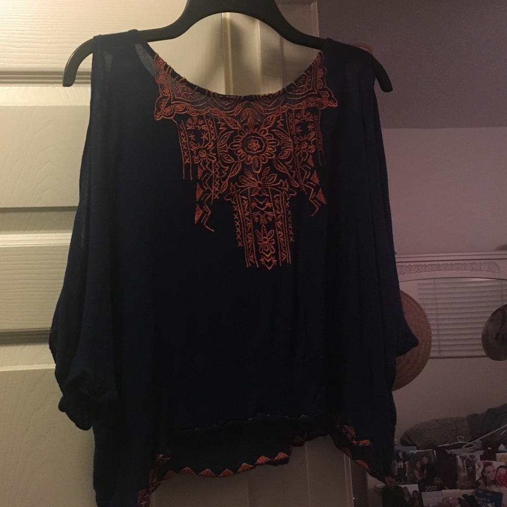 navy crop cut out shoulder sleeve top