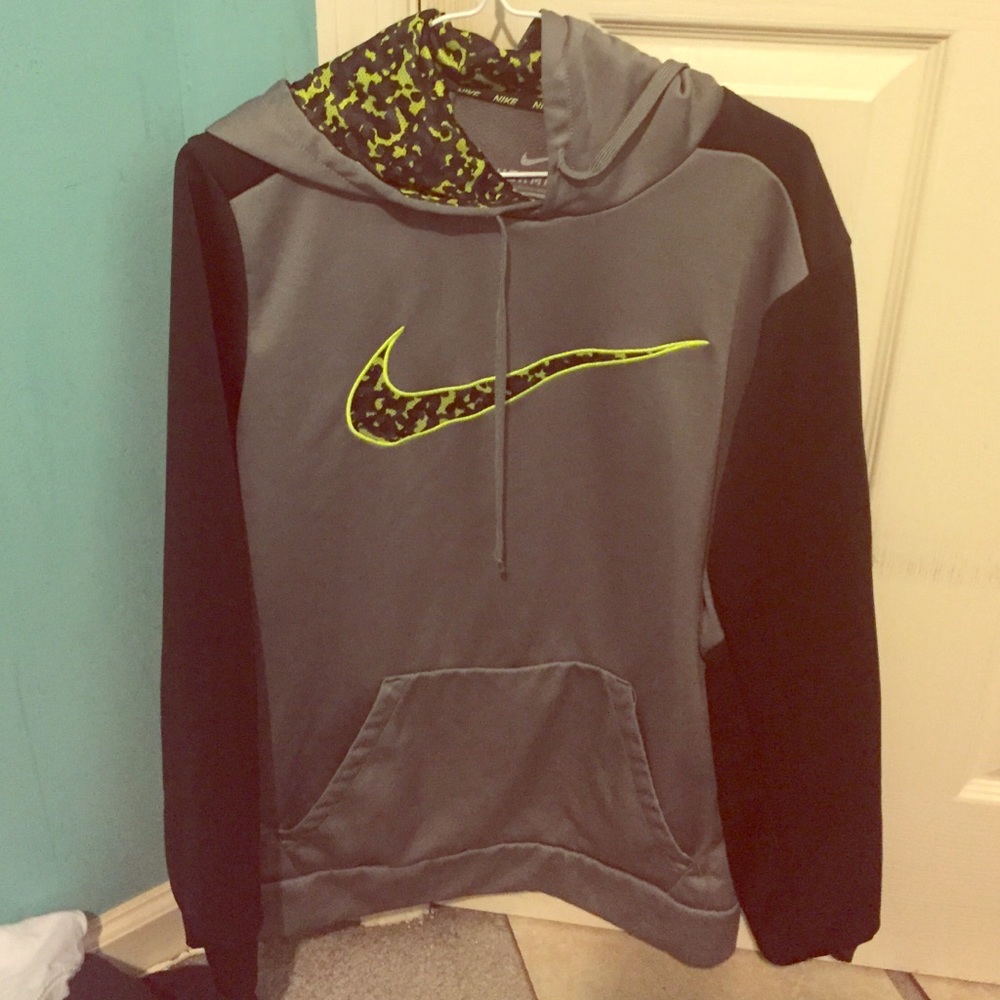 Nike Therma-Fit sweatshirt Medium!
