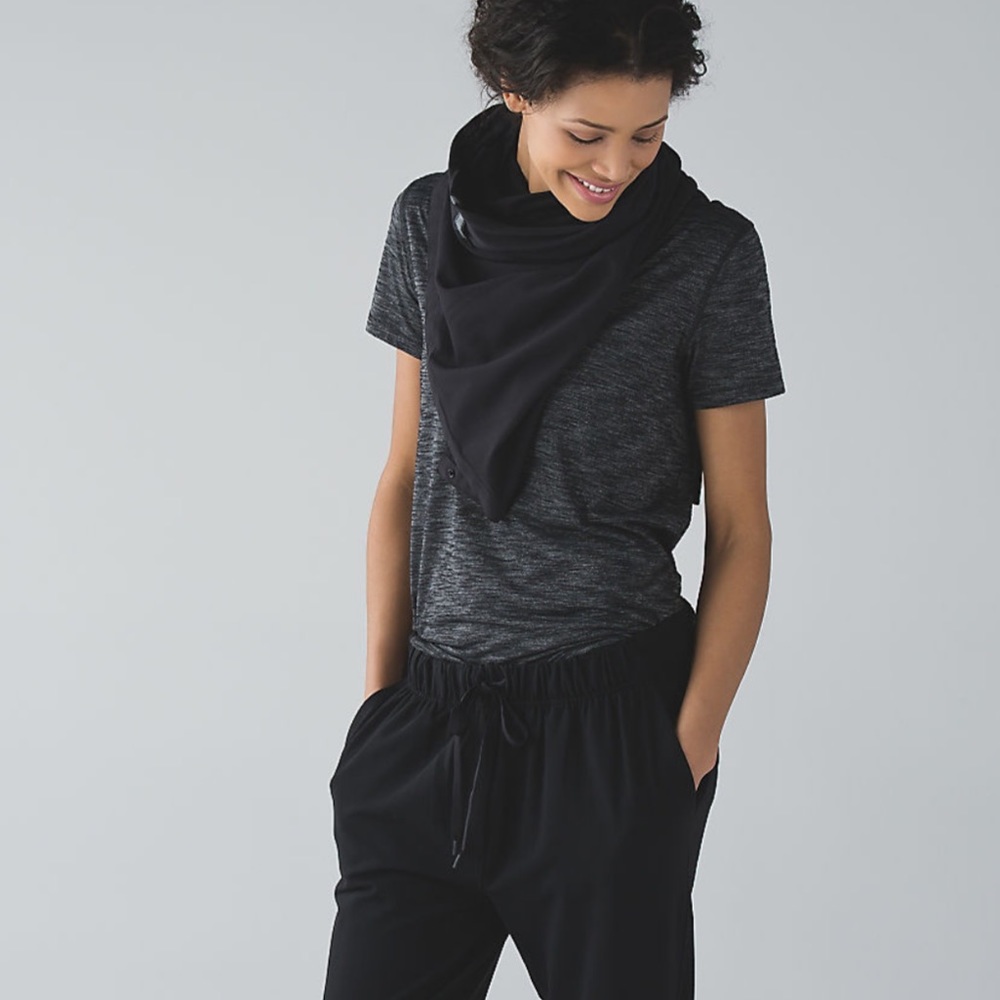 Lululemon black vinyasa 10 ways scarf