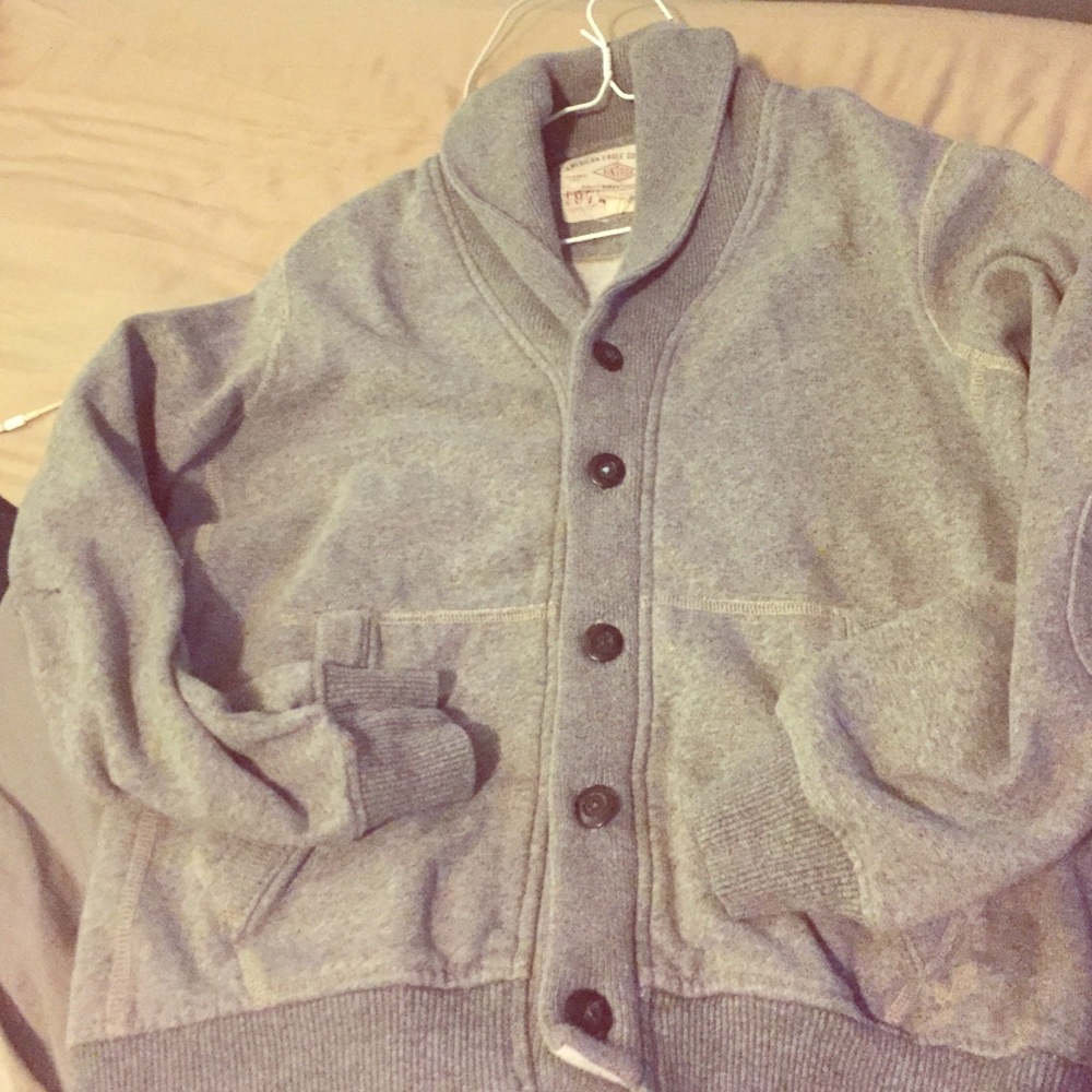 American Eagle Outfitters sweater! Lightly worn!