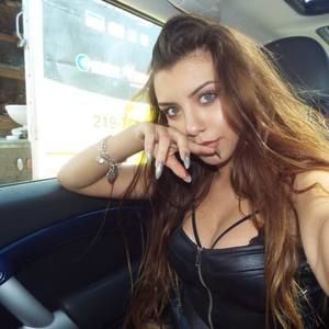 Meet your Posher, Alexia