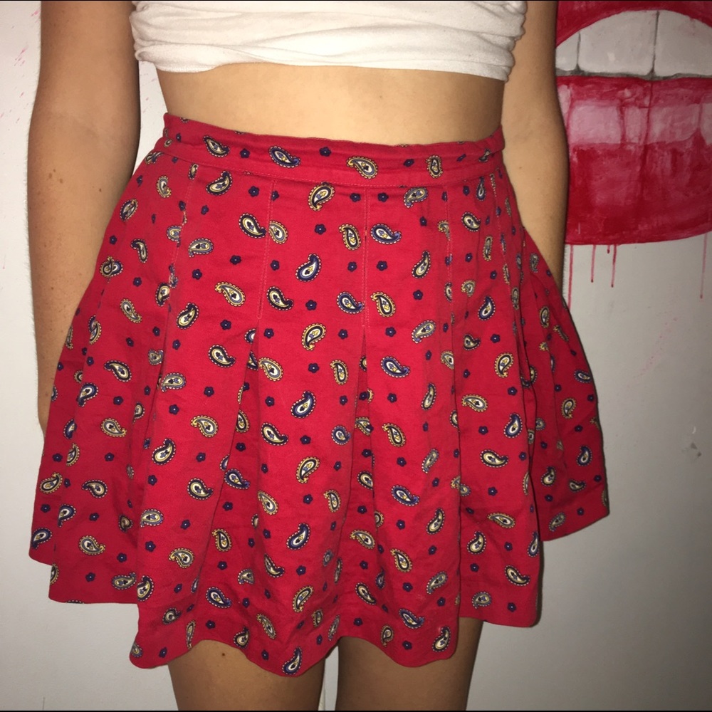 cute vintage flower child pleated skirt paisley