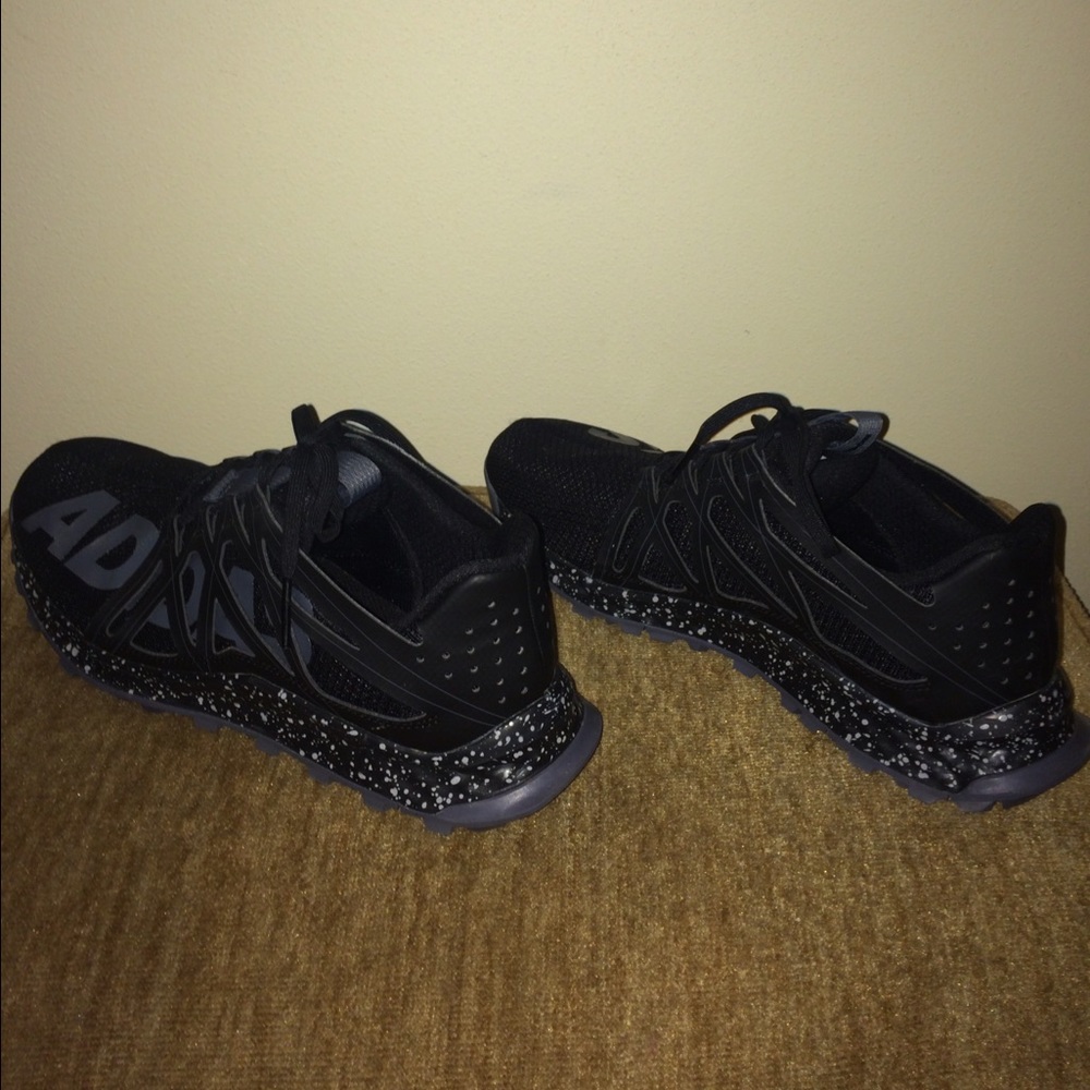 Adidas Vigor Bounce - Black/Dark Grey Size 9