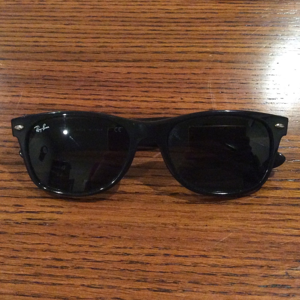 Ray-Ban New Wayfarer Black RB2132