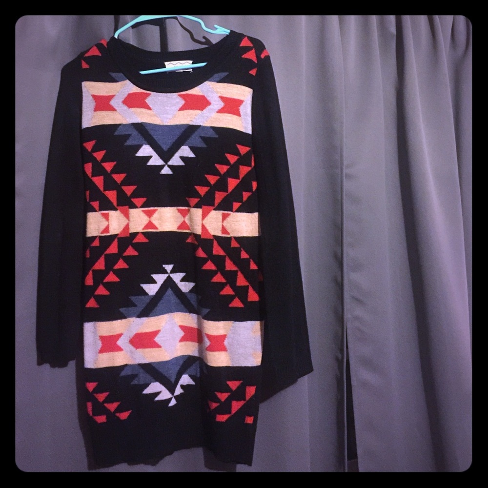 Cute sweater dress! Fits a medium (4/6)