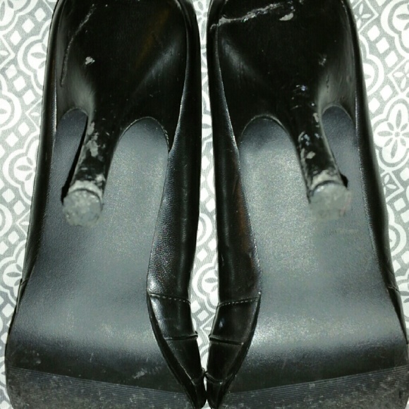 Black Ellamenno Heels - Picture 2 of 3
