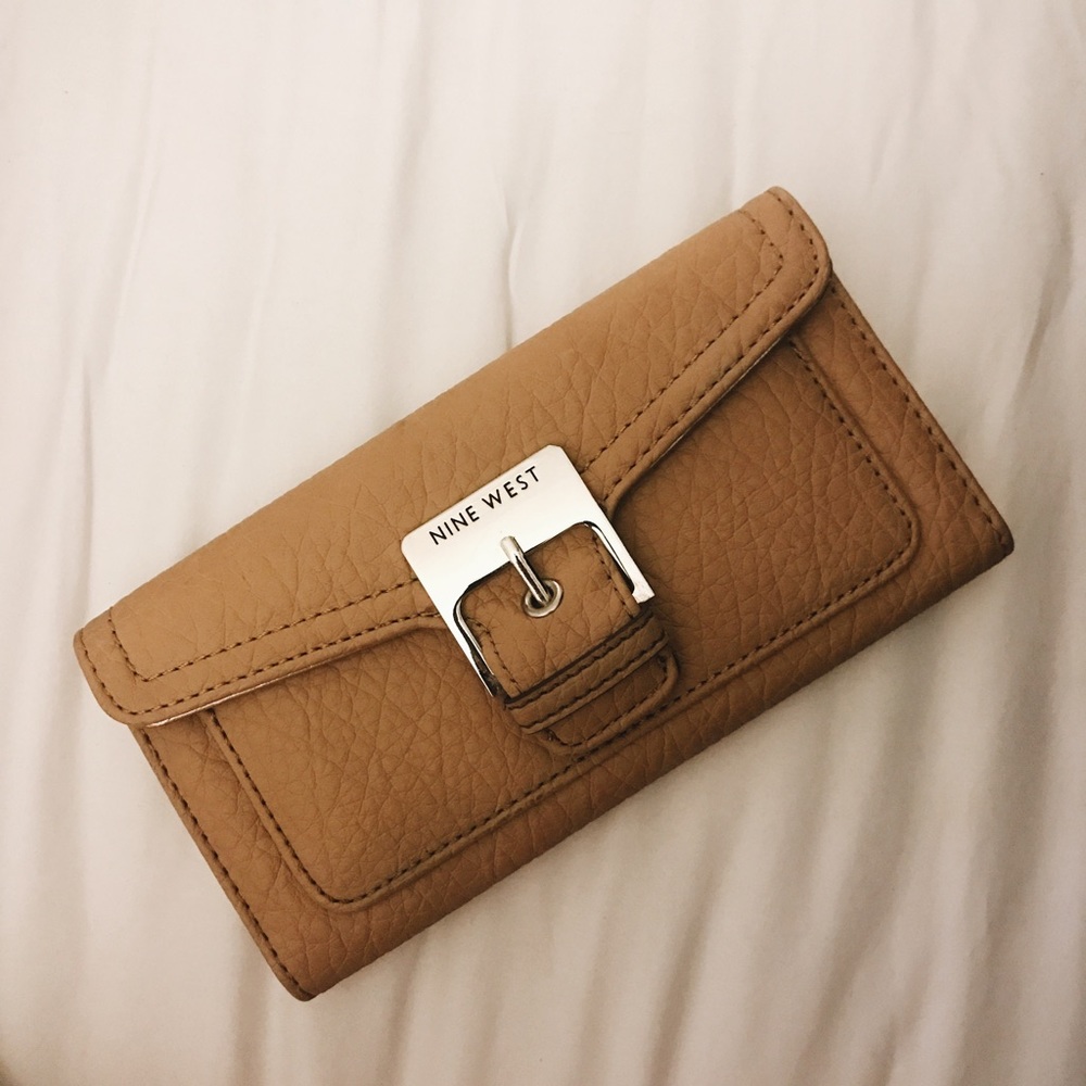 SOLDNine West wallet