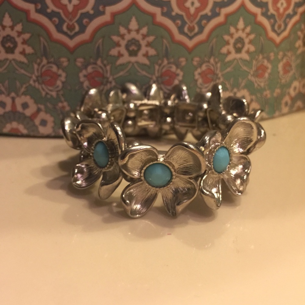Stretchy Flower Bracelet