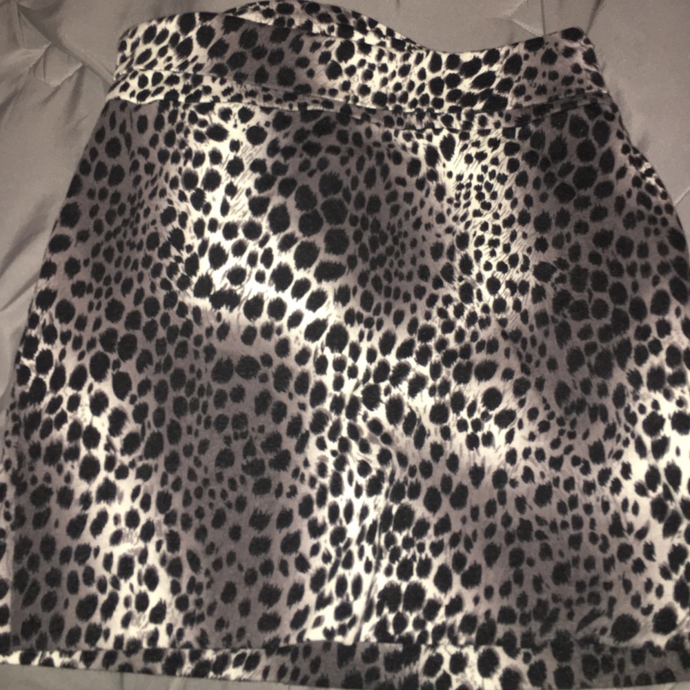 Deb pattern bodycon skirt (xs)