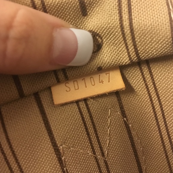 ❌SOLD❌Authentic Louis Vuitton Neverfull PM - Picture 2 of 4