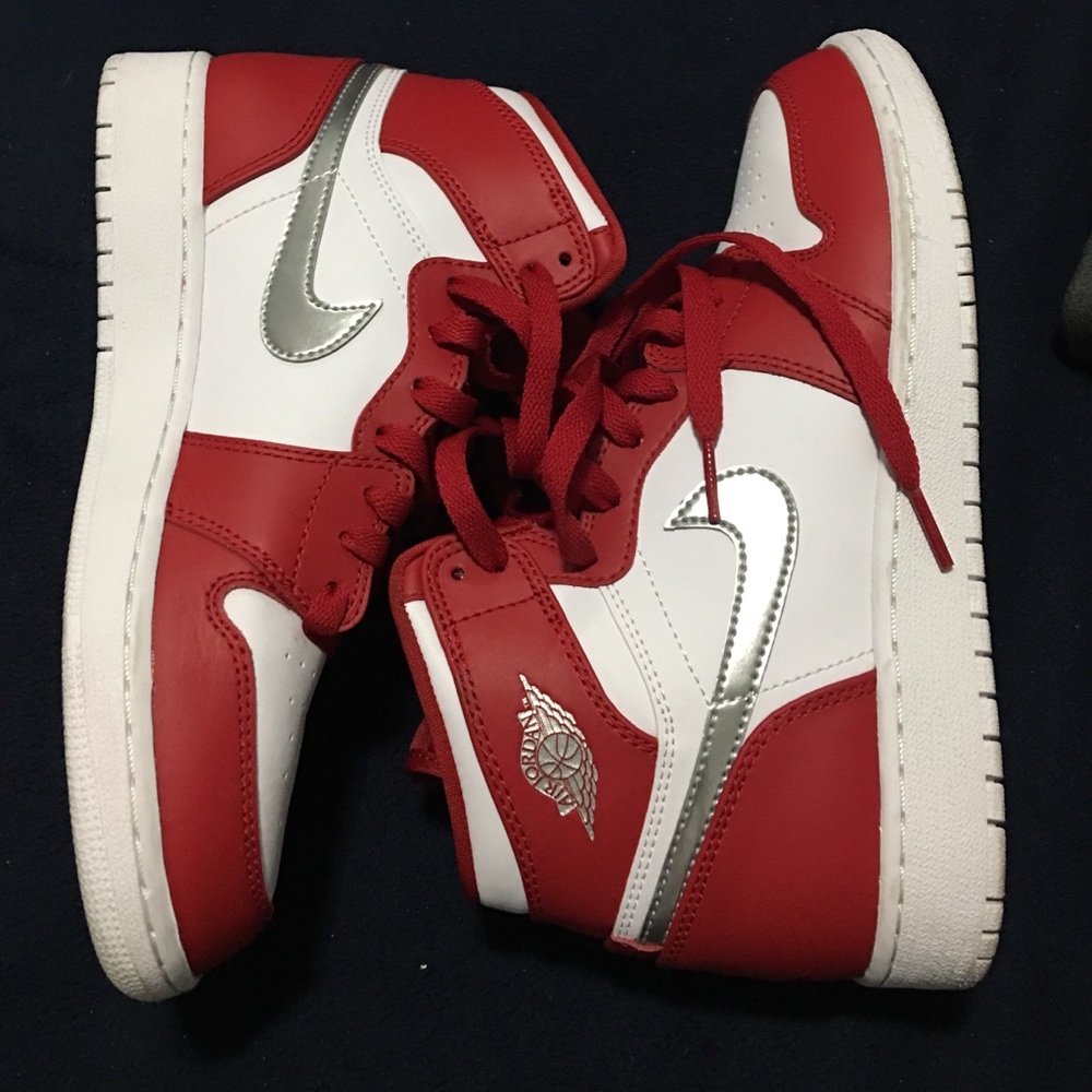 Air Jordan Retro High Red/White/Metallic Silver