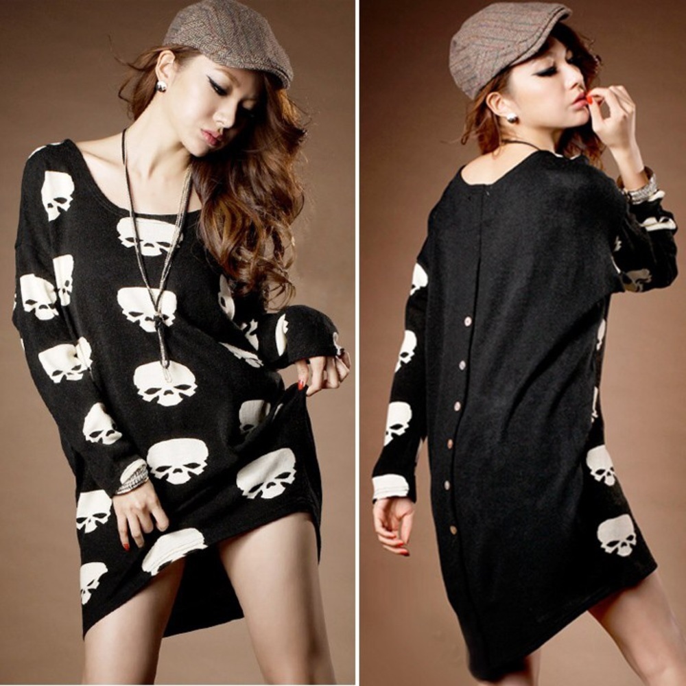 *LAST ONE! Black skull sweater