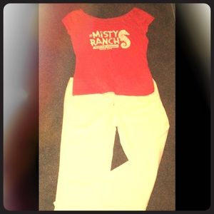 American Eagle Top & White Jeans