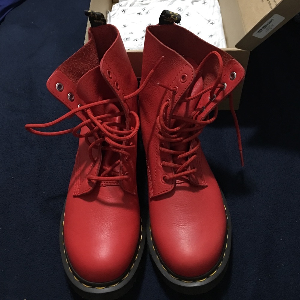 Dr. Martens Pascal Buffalo Blood Size 8