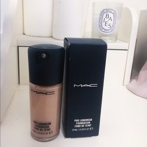 MAC NC37 Pro Longwear Foundation
