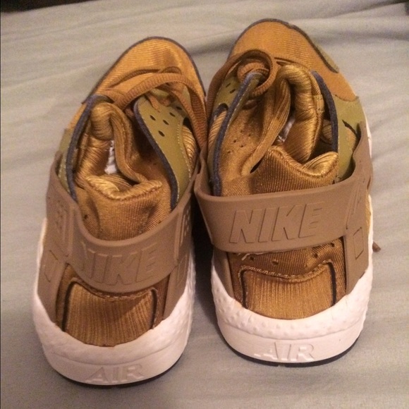Gold Huaraches - Picture 2 of 2