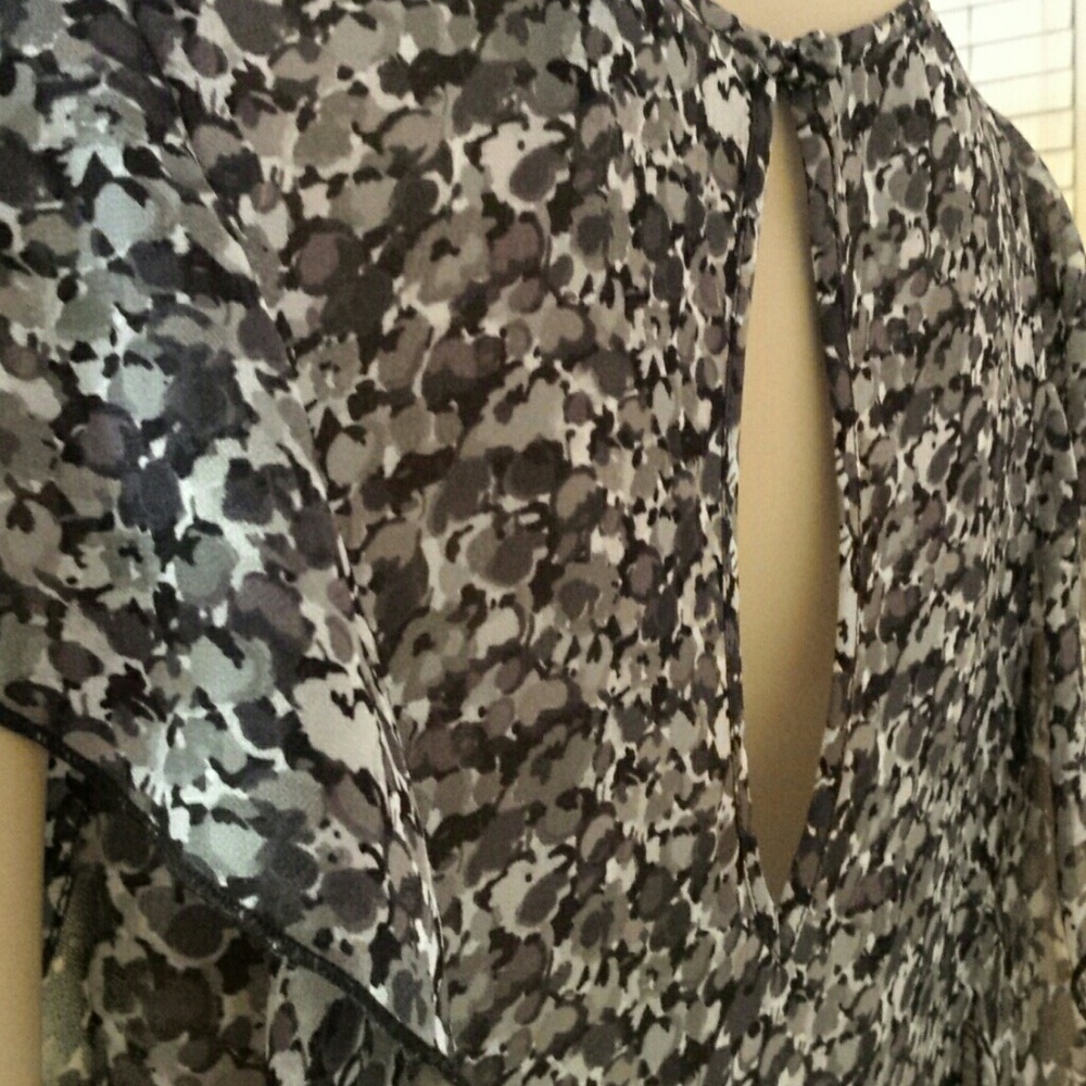 Express "Ruffled Feathers" Blouse - Picture 4 of 4