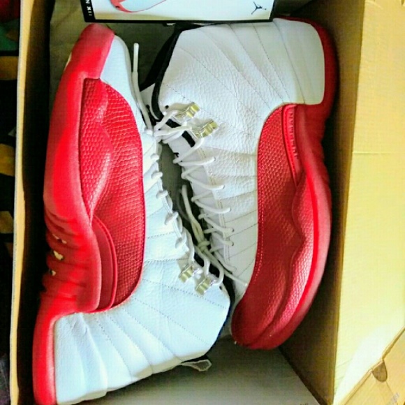09\' Cherry Red 12s