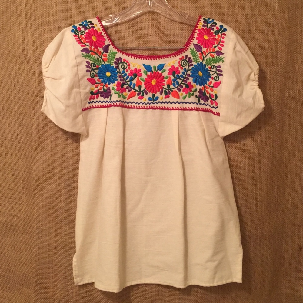 ⚡️FLASH SALE NWOT Floral Embroidered Top