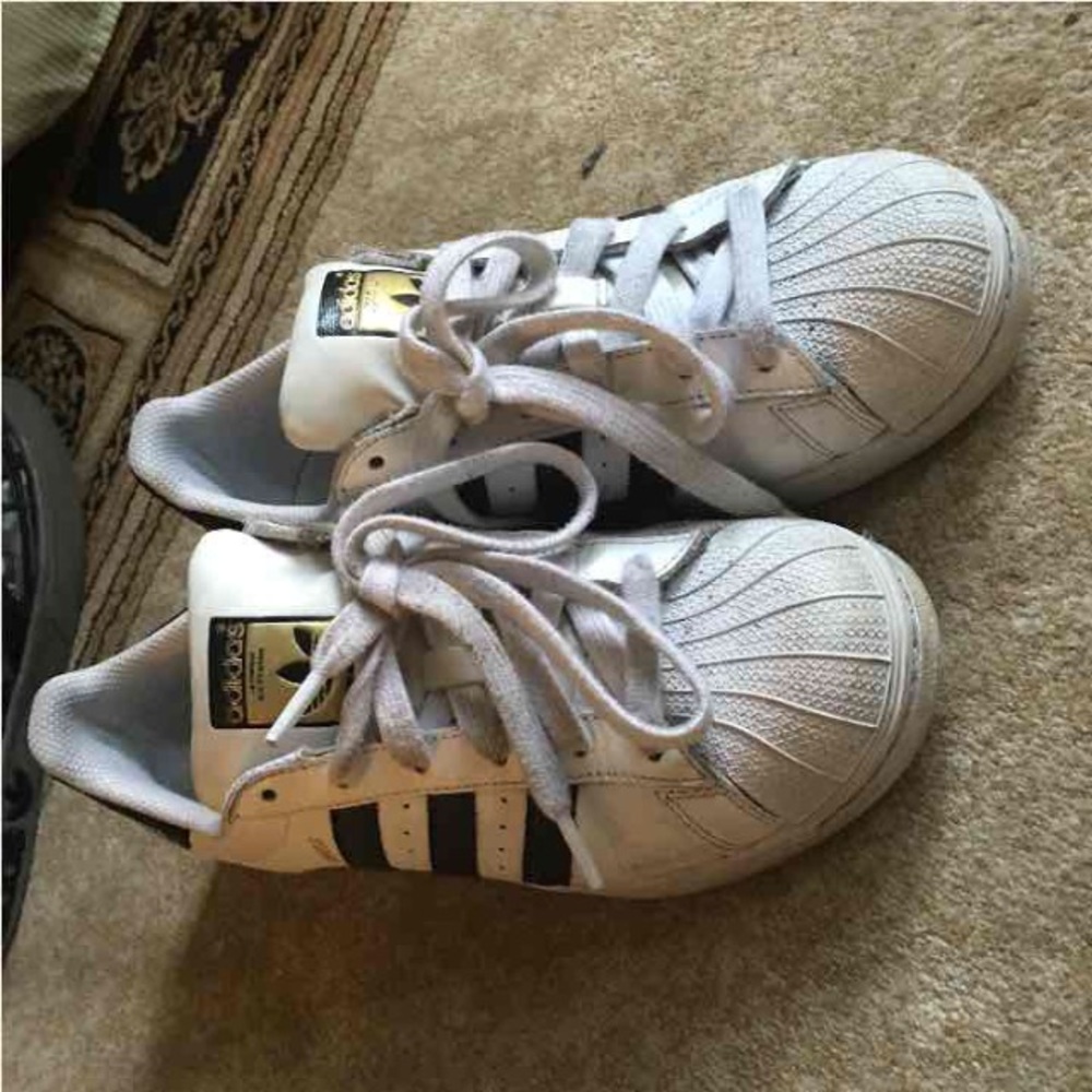 Adidas superstars