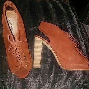 ? HOT! Lace up heels pin dotted suede