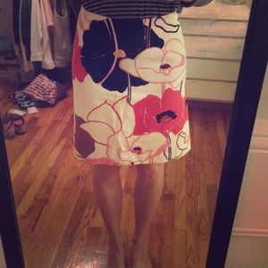 A line skirt with big flowers