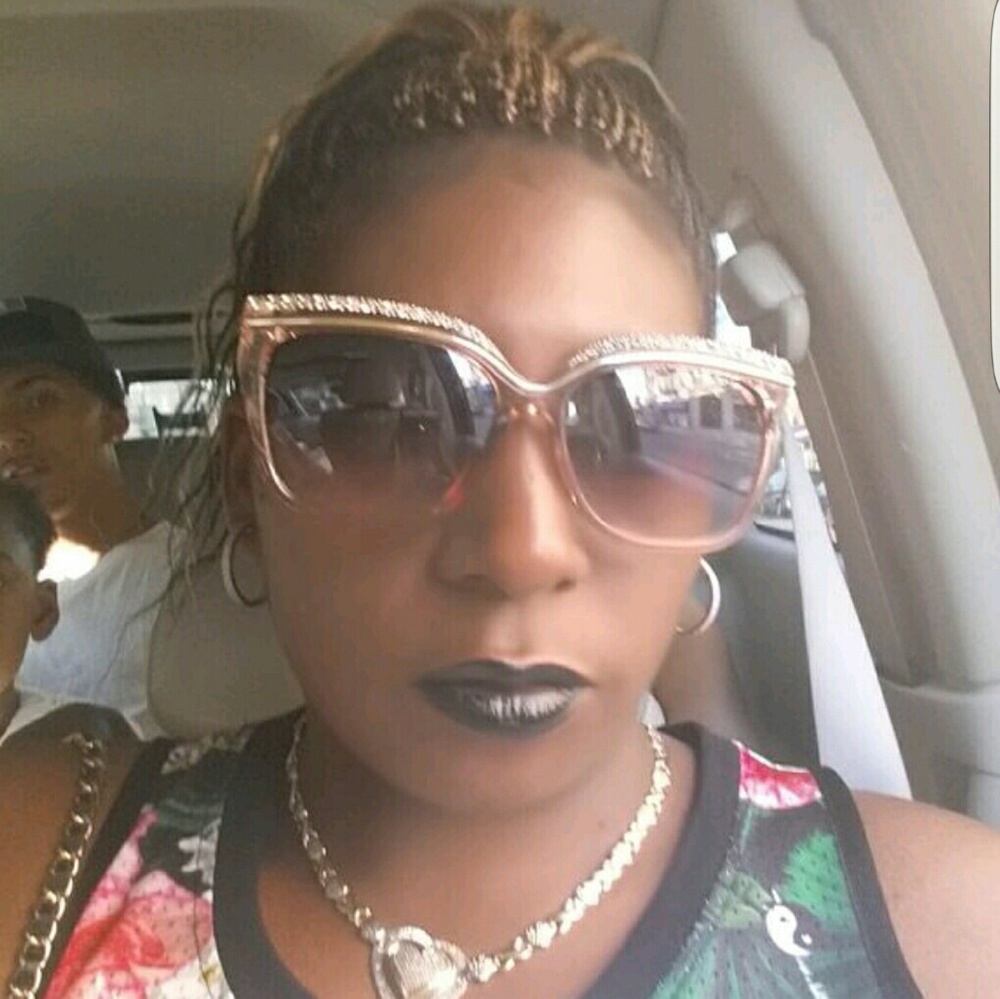 Meet your Posher, Latoya