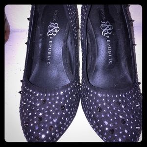 ROCK & REPUBLIC awesome studded heels