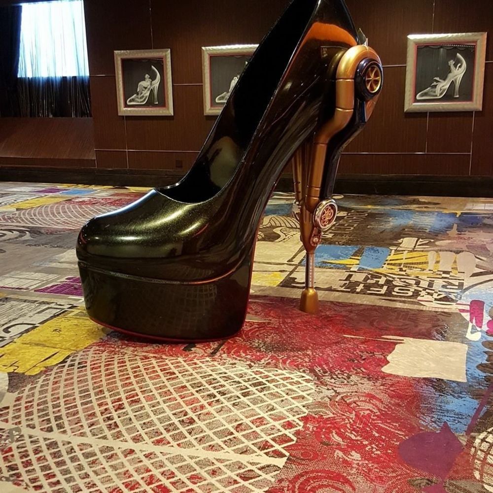 Meet your Posher, Monique