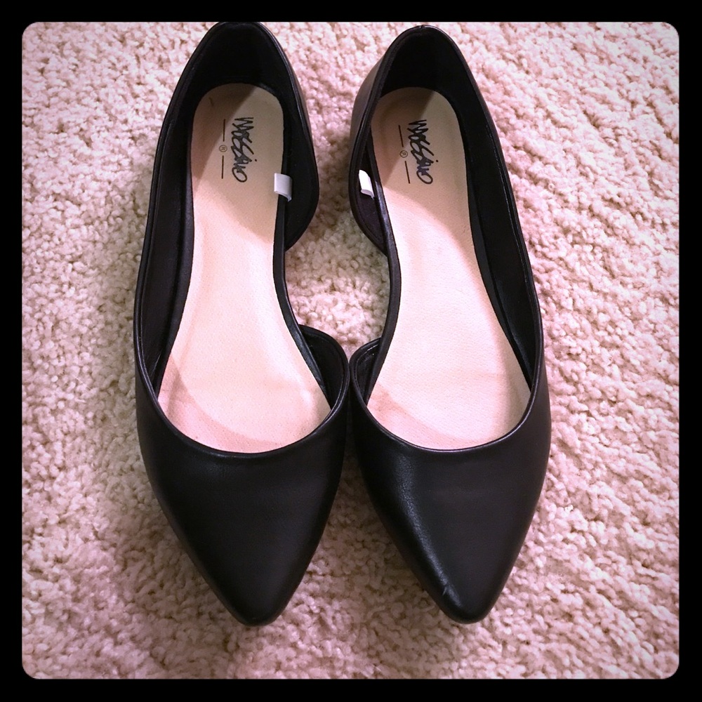 Black flats 👠