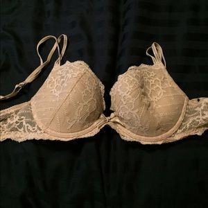 Chantelle 32D nude bra