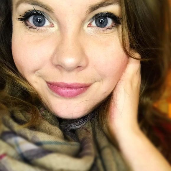 Meet your Posher, Cori - Picture 1 of 1