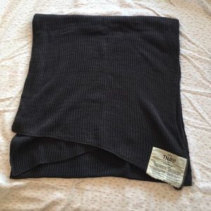 Aritzia TNA brand cozy waffle scarf