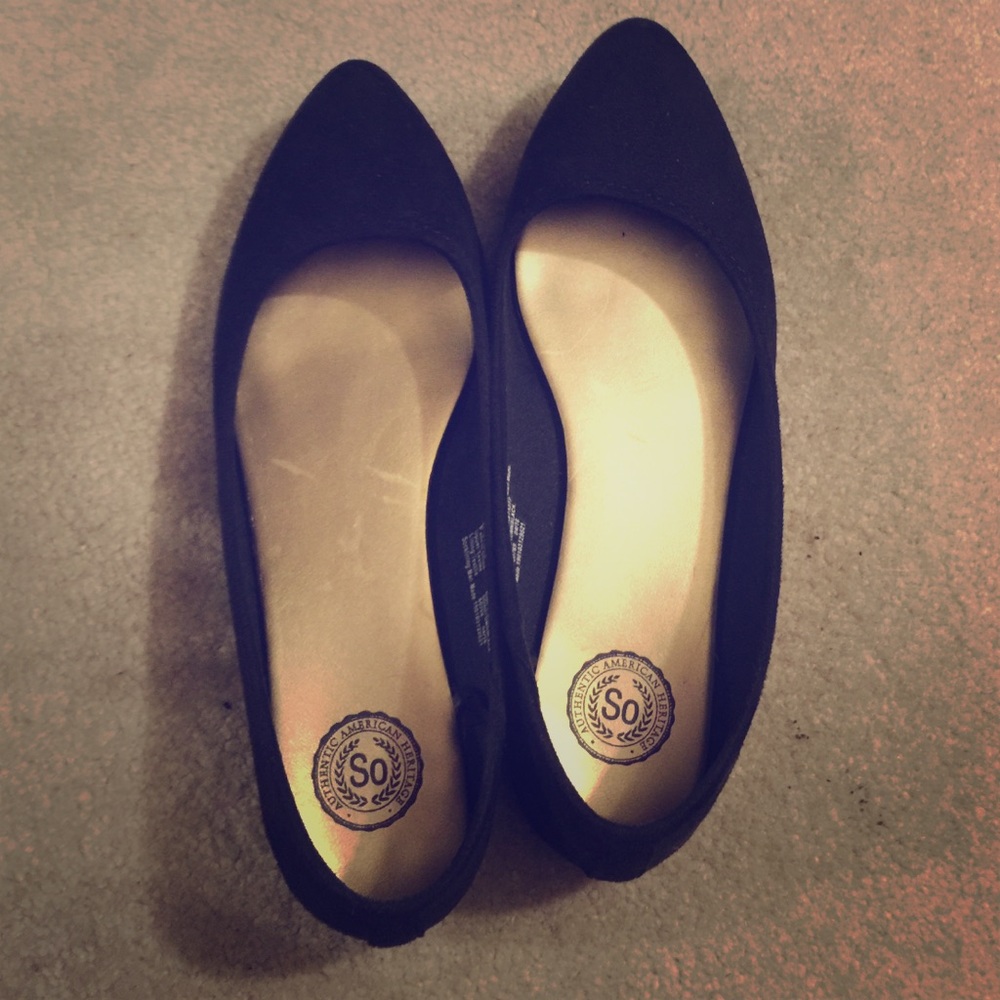 Black pointed flats size 7