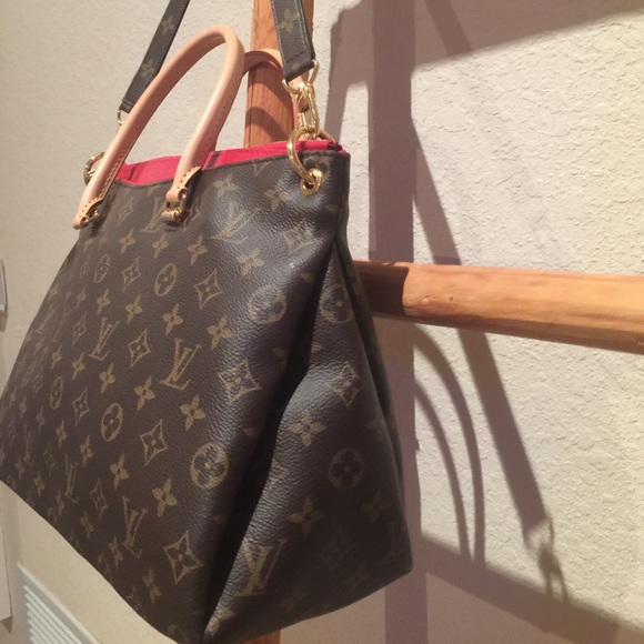 Louis Vuitton Pallas Monogram Cerise Handbag - Picture 2 of 5