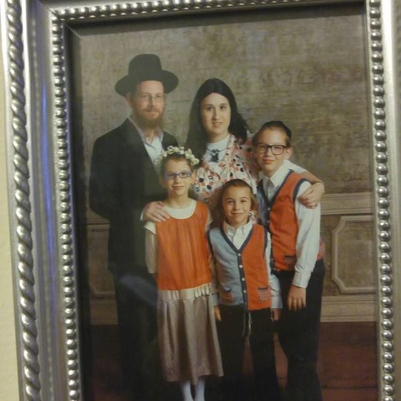 Meet your Posher, Sharon - Picture 1 of 1