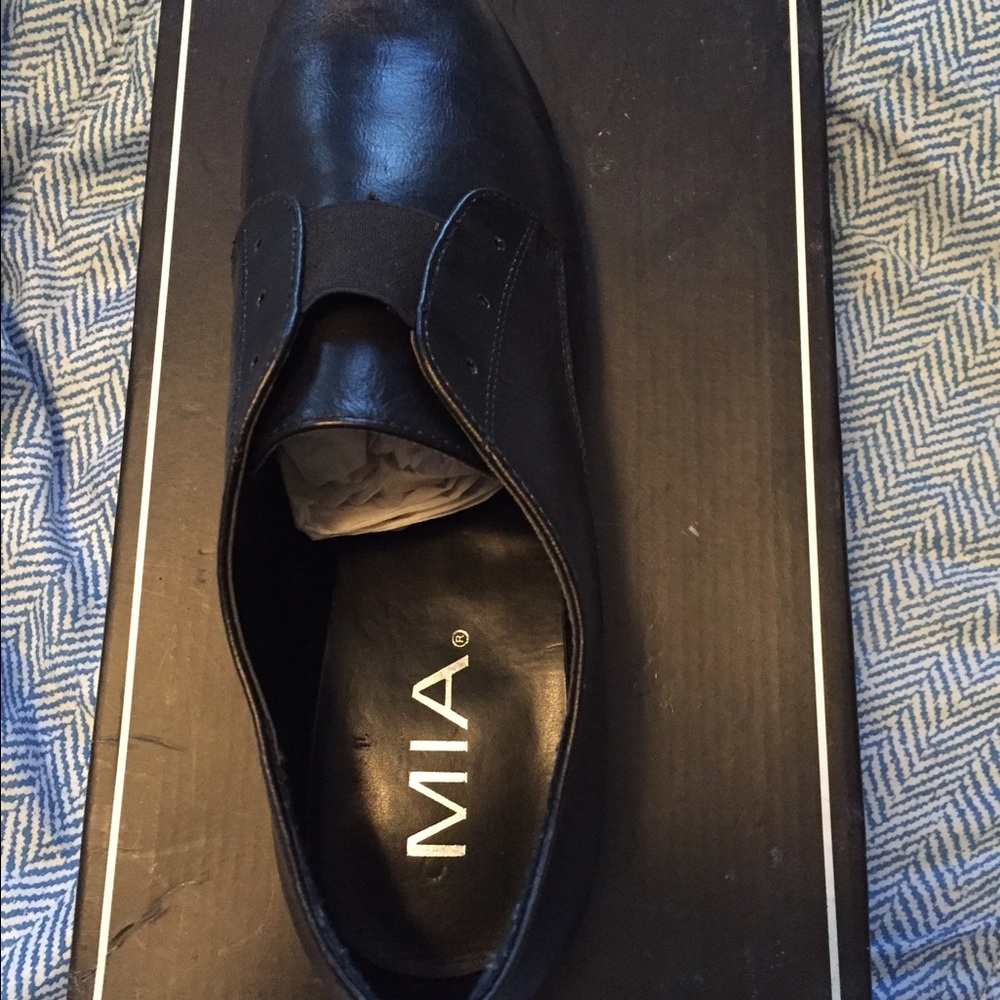 Shoes - Picture 2 of 3